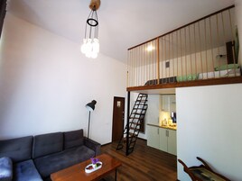 Tabla de planchar con plancha, wifi gratis y ropa de cama 