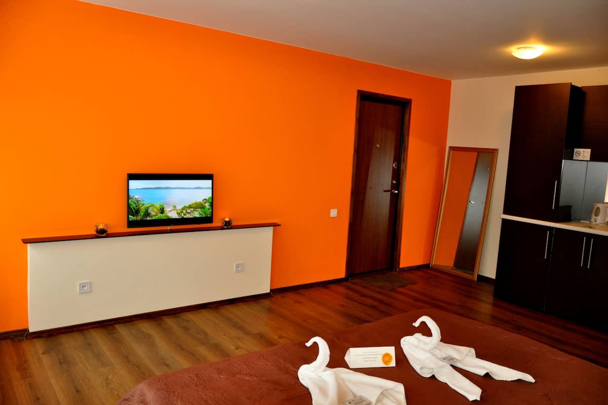 City Apartment, 1 Bedroom | 1 bedroom, iron/ironing board, free WiFi, bed sheets