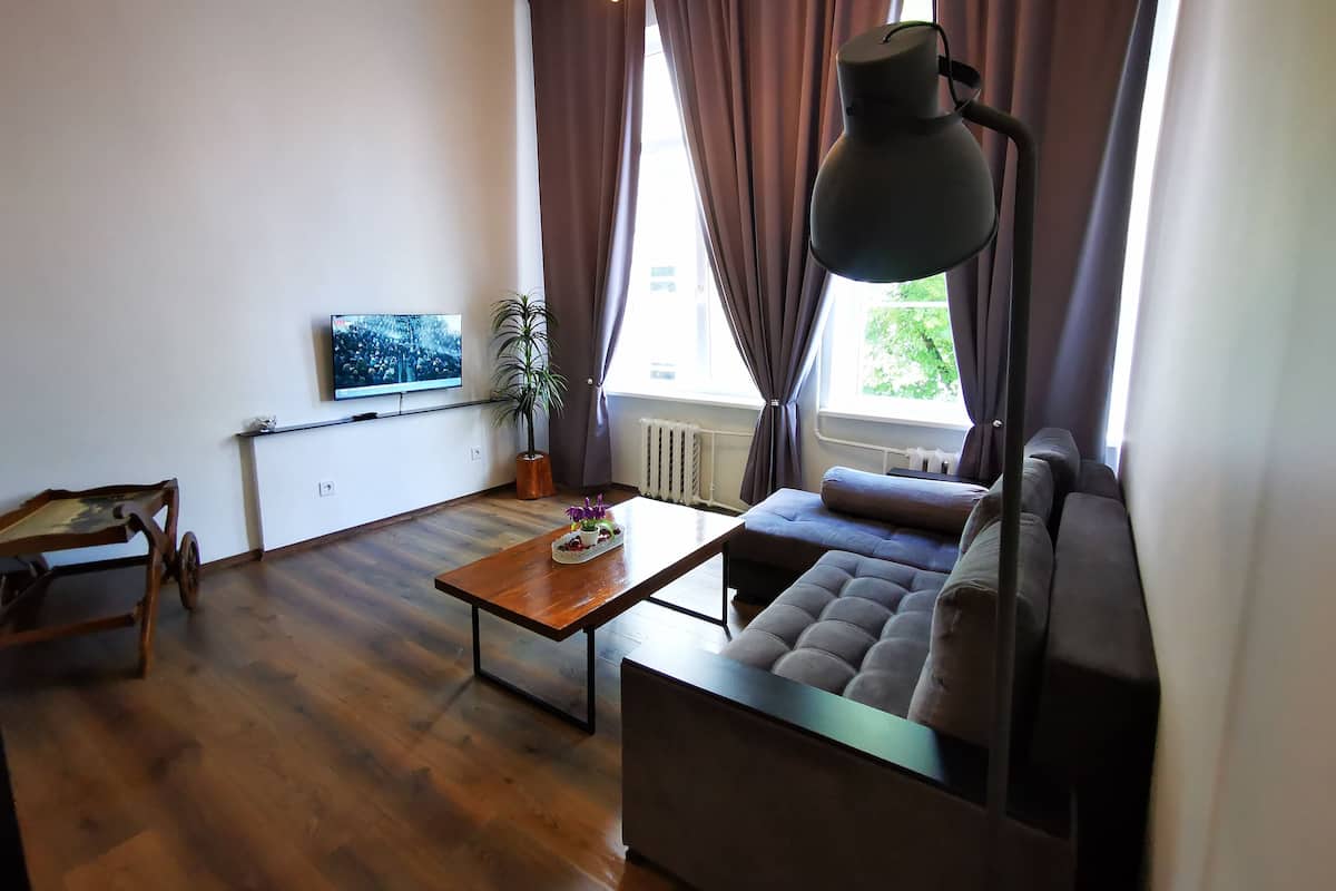 City Loft, 2 Bedrooms | 1 bedroom, iron/ironing board, free WiFi, bed sheets