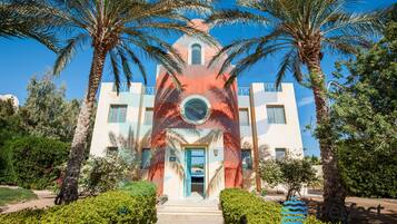 Outdoor pool, pool umbrellas