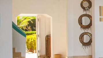 Hồ bơi ngoài trời, dù/ô trên bãi biển/hồ bơi