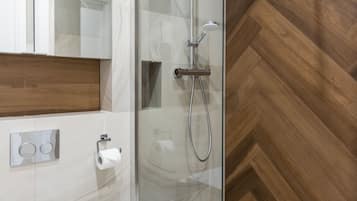 Deluxe Apartment | Bathroom
