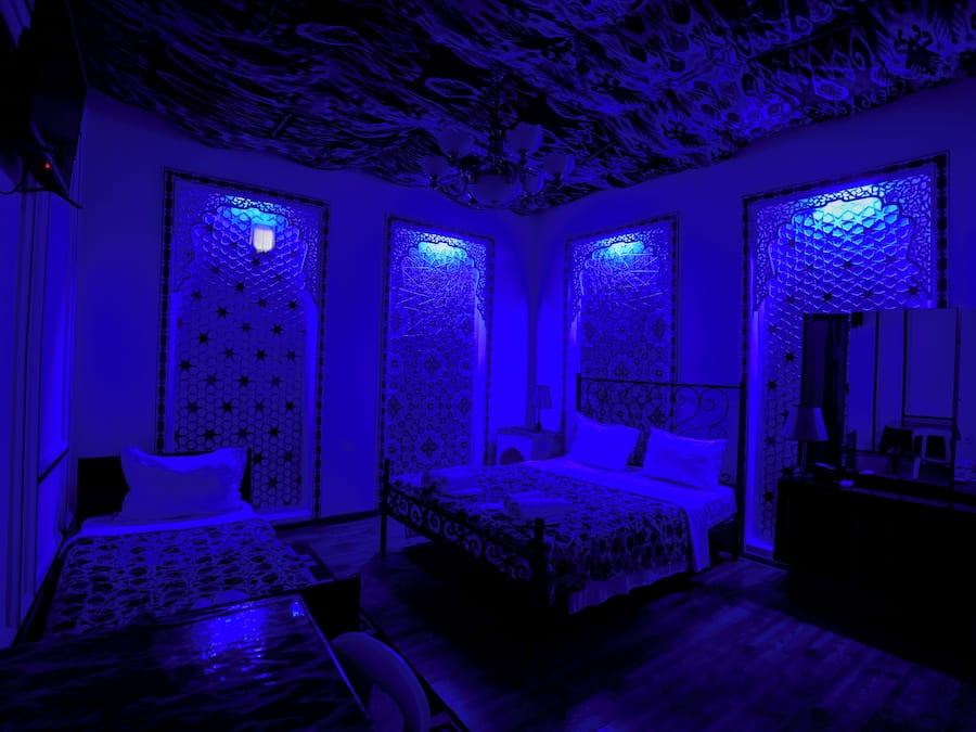 Habitación Deluxe doble, 1 cama de matrimonio grande | Ropa de cama de alta calidad y colchones Select Comfort