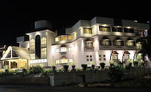 Façade de l’hébergement - soirée/nuit