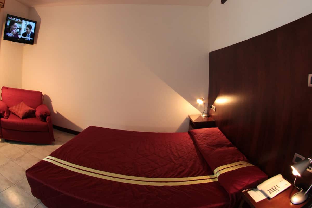 Habitación con 1 cama doble o 2 individuales, varias camas, no fumadores | Caja fuerte y wifi gratis