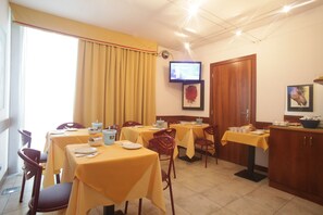 Ilmainen päivittäinen buffetaamiainen 