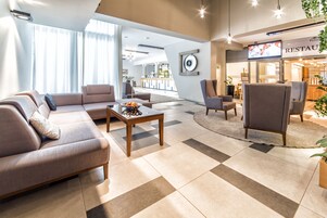 Área de estar no saguão