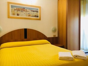 Triple Room, Balcony | Peti besi dalam bilik, dihias secara berasingan 