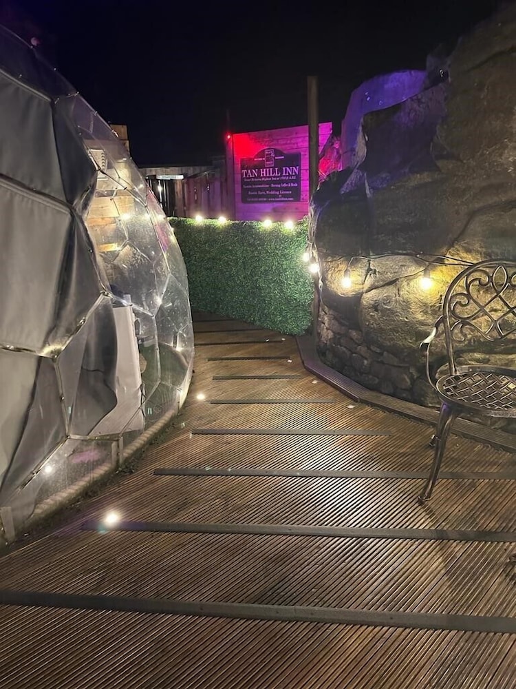 Tan Hill Inn by null