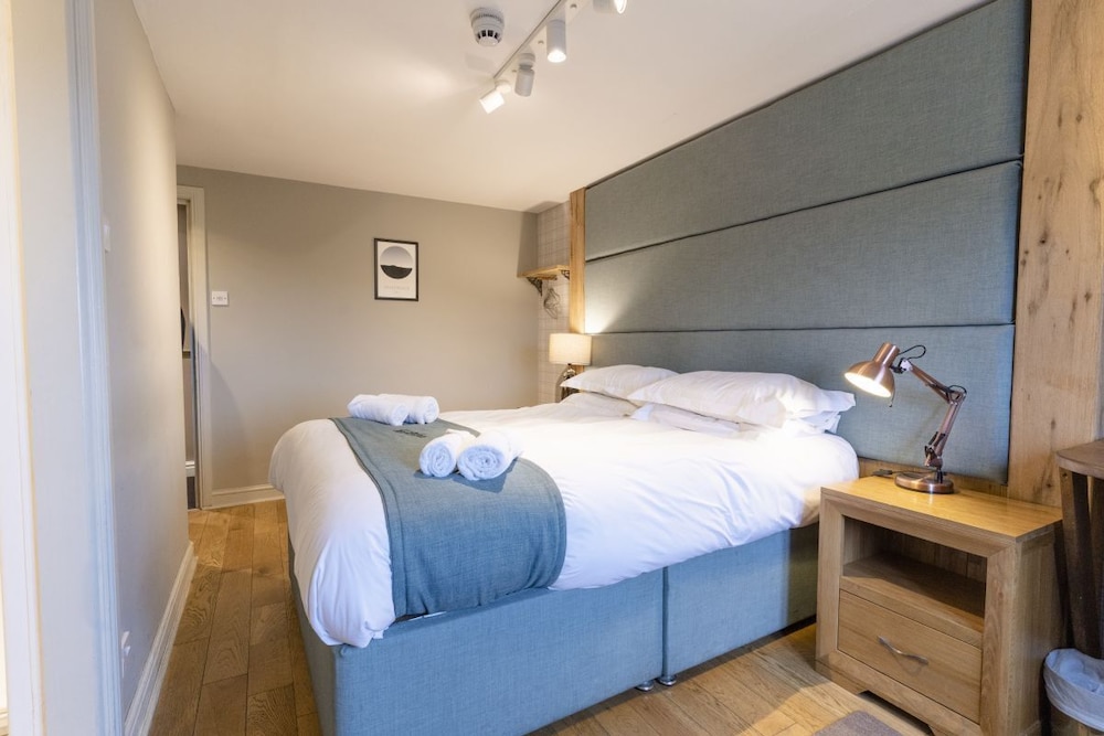 Tan Hill Inn by null