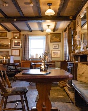 Lunch and dinner served - The World Famous Tan Hill Inn (Richmond)