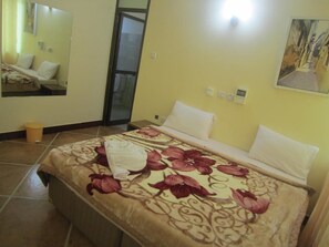 Chambre Double Deluxe, 1 très grand lit | Vue de la chambre