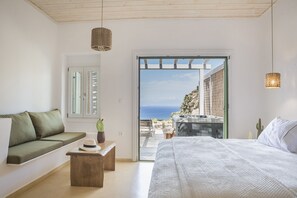 Honeymoon Suite with Outdoor Jacuzzi