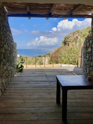 Deluxe Suite with Sea View | Terassi/patio