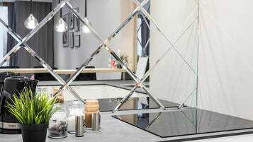 Deluxe Apartment | Private kitchen | Full-sized fridge, microwave, oven, stovetop