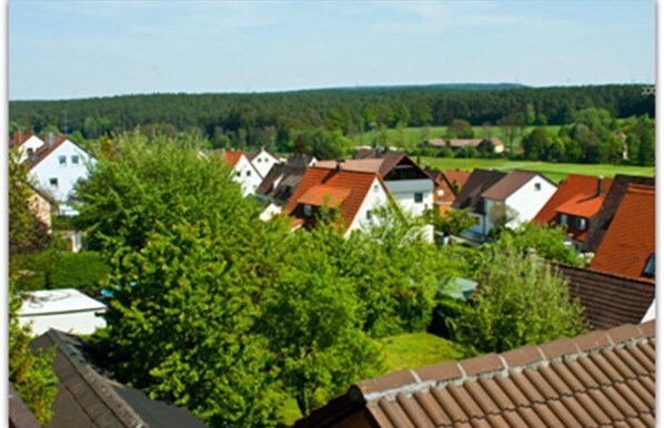 Basic-Zimmer, 1 Einzelbett, Nichtraucher | Blick auf die Stadt