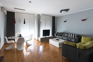 Apartment, 2 Bedrooms | Living area