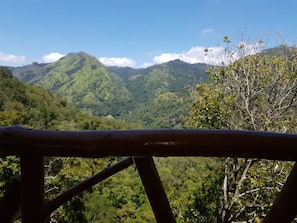 Chambre Triple Standard, plusieurs lits, non-fumeurs | Vue depuis le balcon