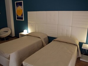 مكتب وأسرّة أطفال/رضّع (مجانًا) وواي فاي مجانًا