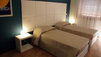 Chambre Double ou avec lits jumeaux | Bureau, lits bébé (gratuits), Wi-Fi gratuit