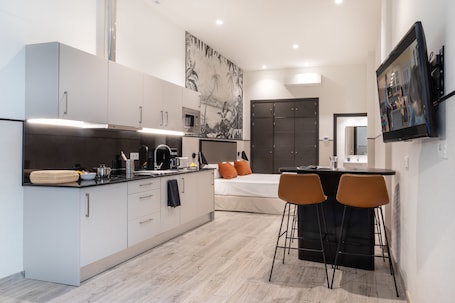 Deluxe Loft, 2 Twin Beds | 2 bedrooms, premium bedding, down comforters, memory foam beds