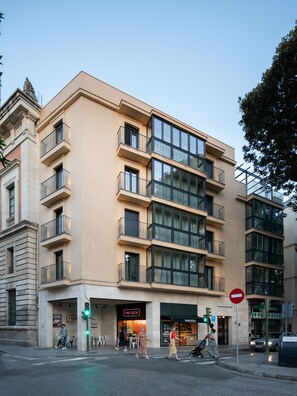 Front of property - Slow Suites Setas (Seville)