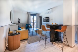 Superior Apartment, 1 Bedroom | Living room - Slow Suites Setas (Seville)