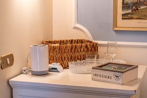 Suite, Patio, Garden View (Mirror) | Coffee and/or coffee maker - Relais Grand Tour (Florence)