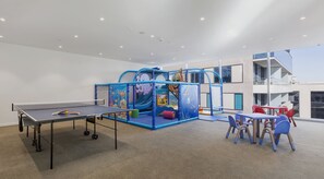 Zona de jocs infantil: coberta