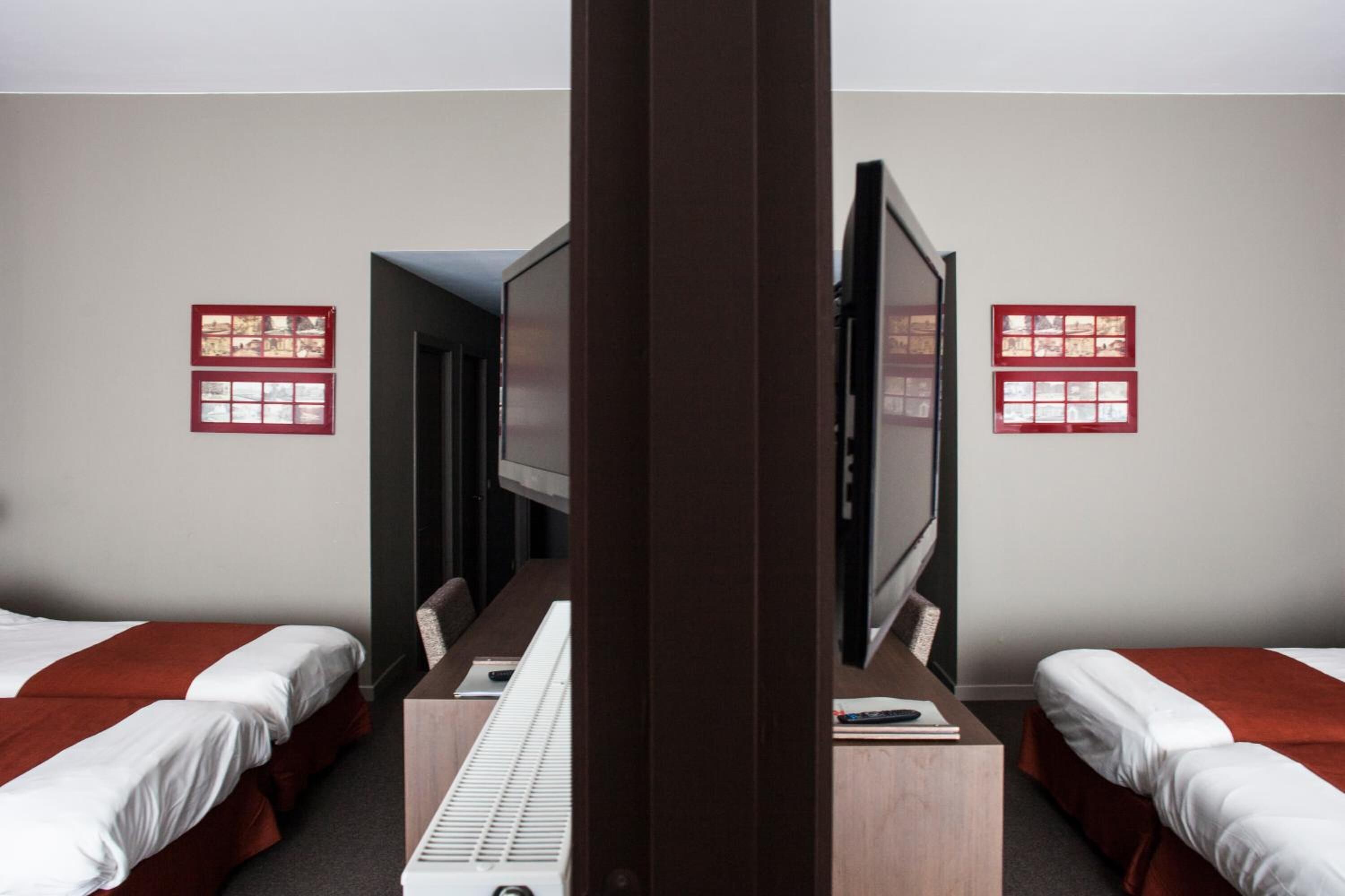 1 bedroom, hypo-allergenic bedding, down duvets, minibar