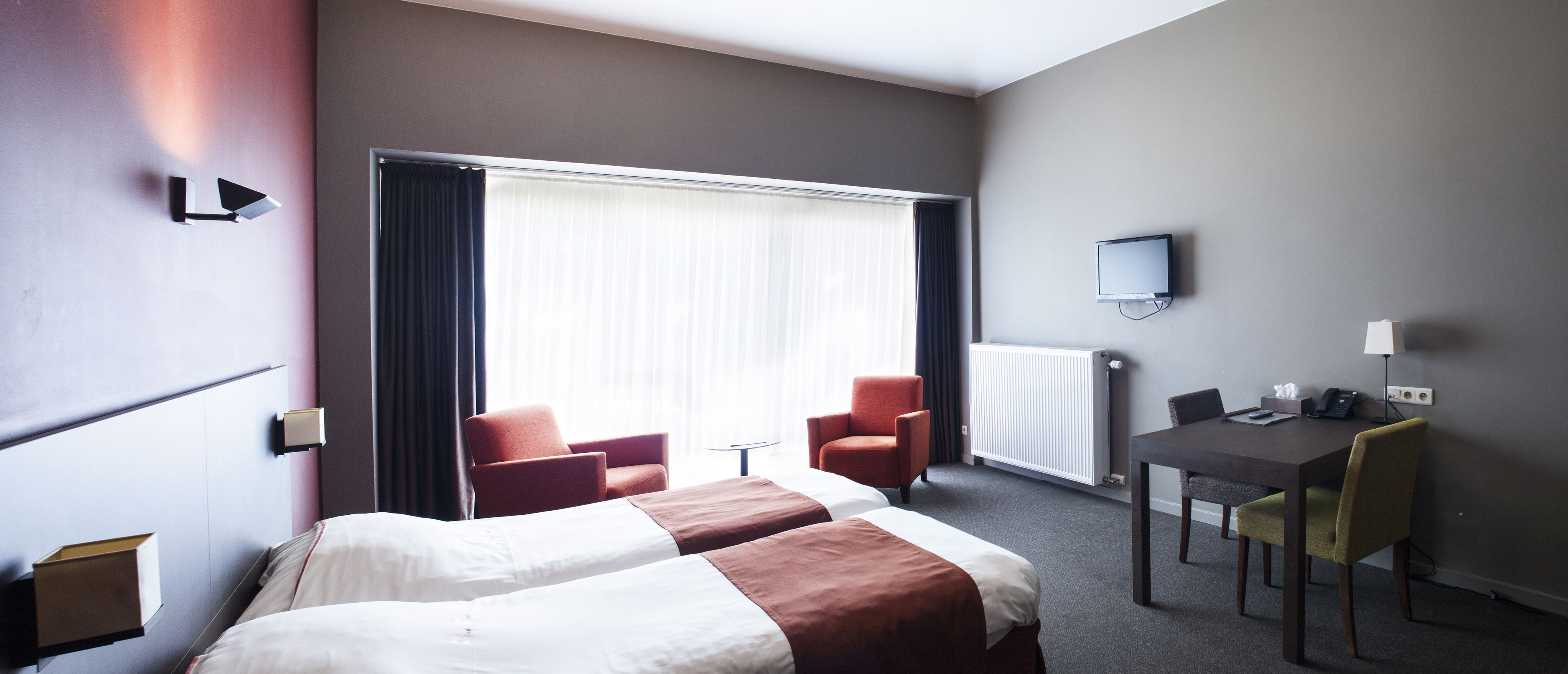 1 bedroom, hypo-allergenic bedding, down duvets, minibar