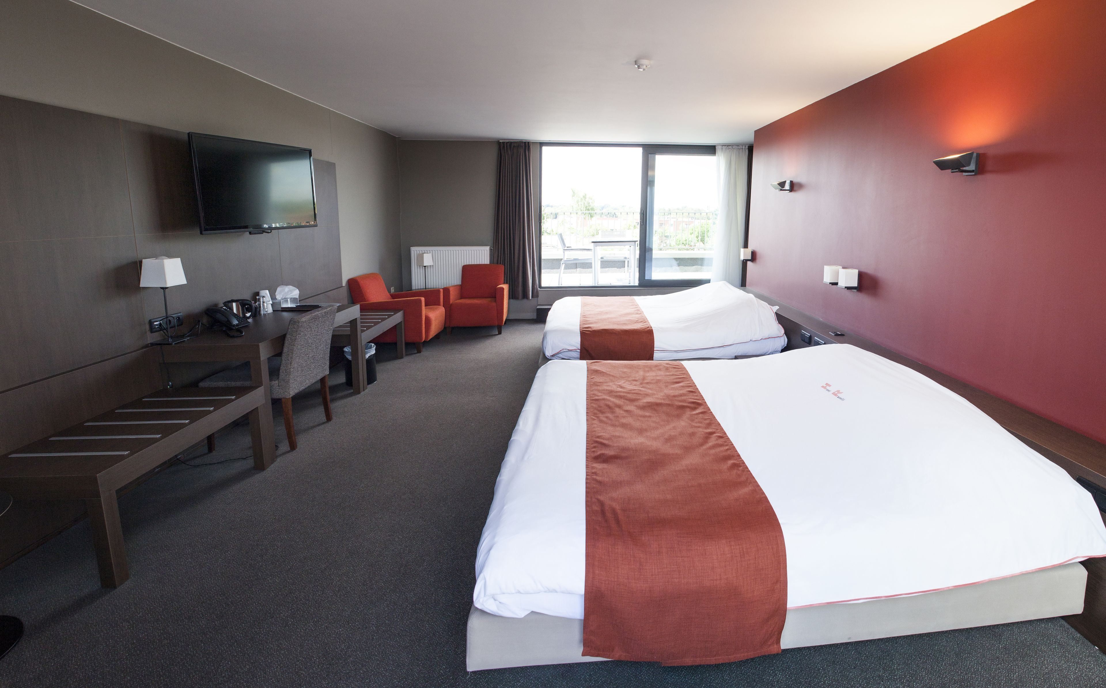 deluxe suite | 1 bedroom, hypo-allergenic bedding, down duvets, minibar