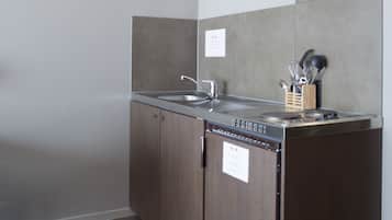 Standard Double Room, 1 Double Bed | Private kitchenette | Coffee/tea maker, electric kettle