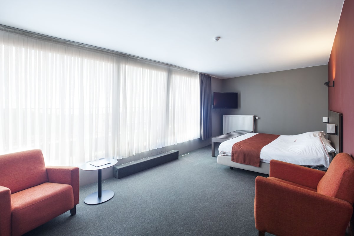 deluxe suite | 1 bedroom, hypo-allergenic bedding, down duvets, minibar