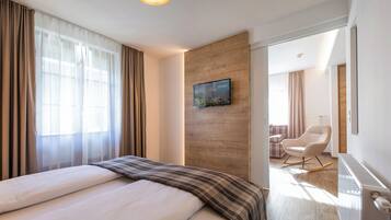 Individually decorated, individually furnished, desk, free WiFi