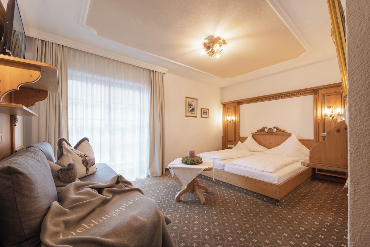 컴포트 더블룸 | 각각 다른 스타일의 인테리어, 각각 다르게 가구 비치, 책상, 무료 WiFi