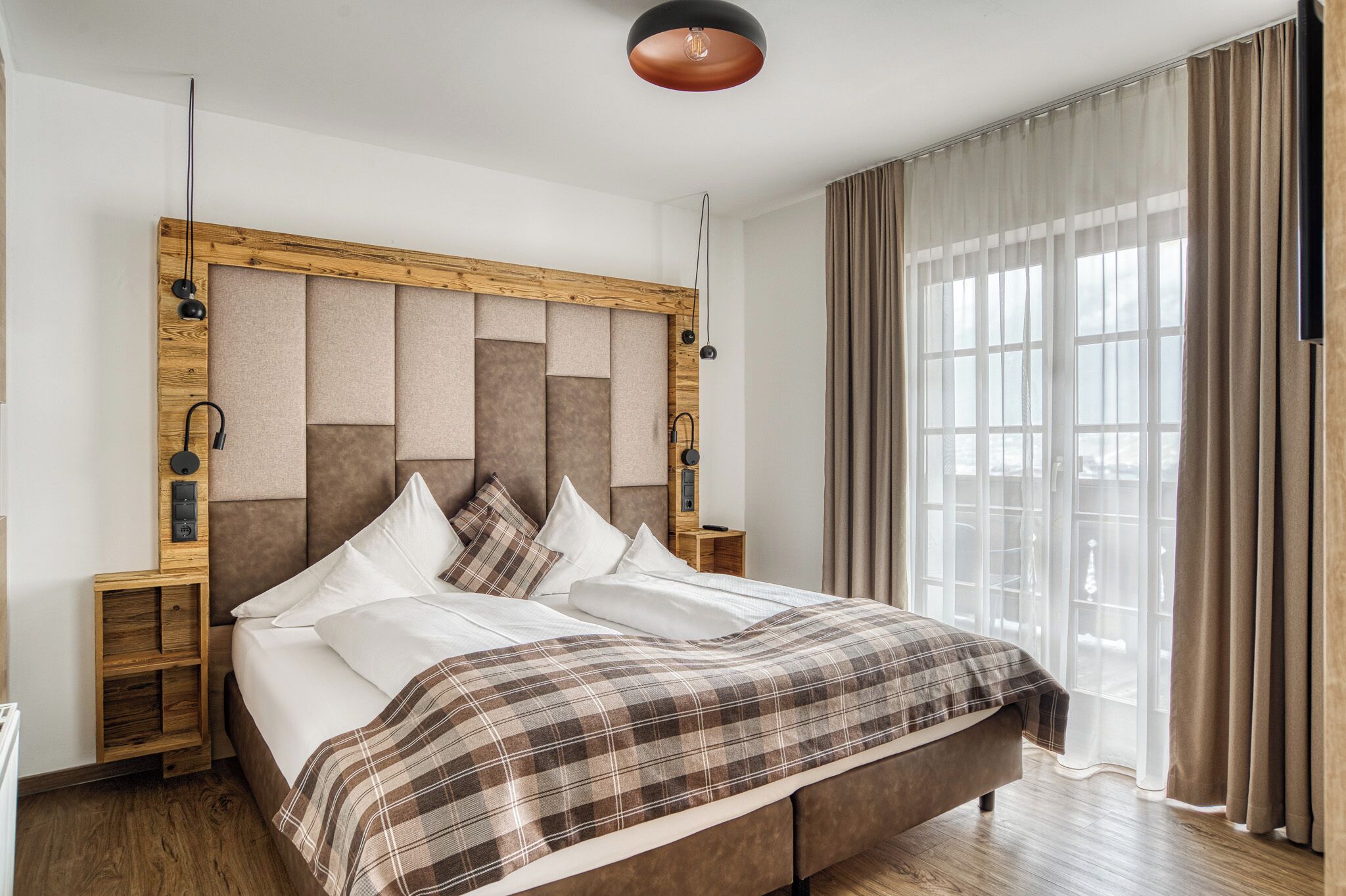 Junior-Suite | Individuell dekoriert, individuell eingerichtet, Schreibtisch