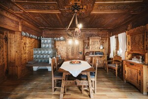 Se sirven almuerzos y cenas, cocina regional