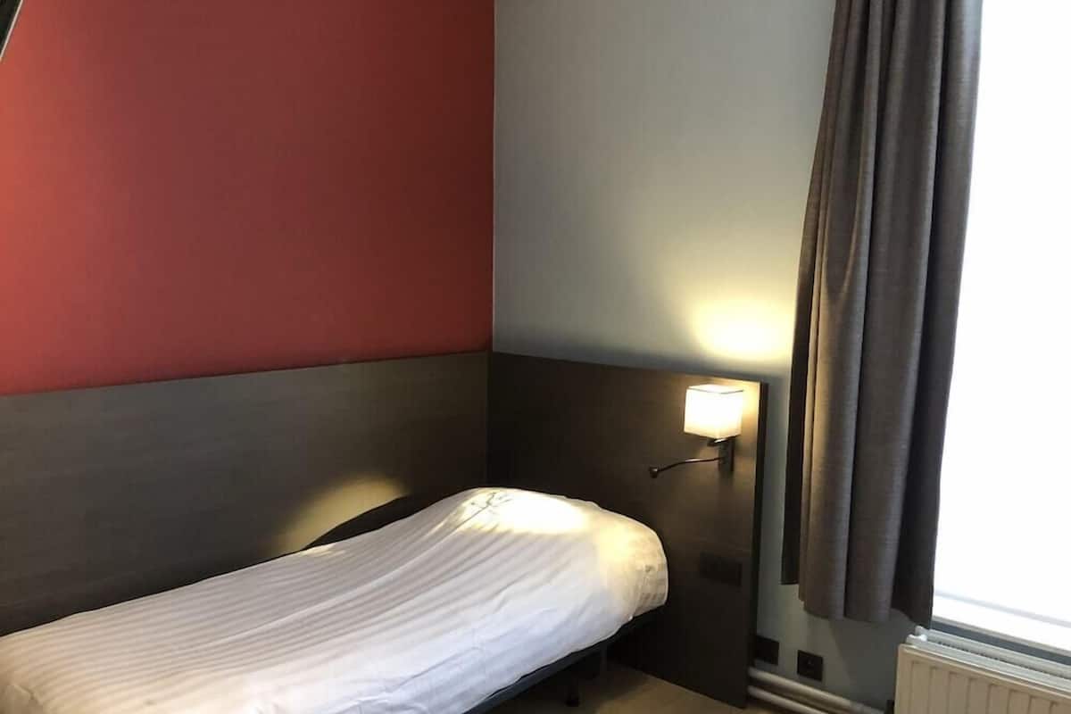 In-room safe, desk, soundproofing, free WiFi