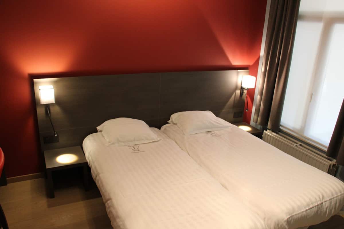 In-room safe, desk, soundproofing, free WiFi