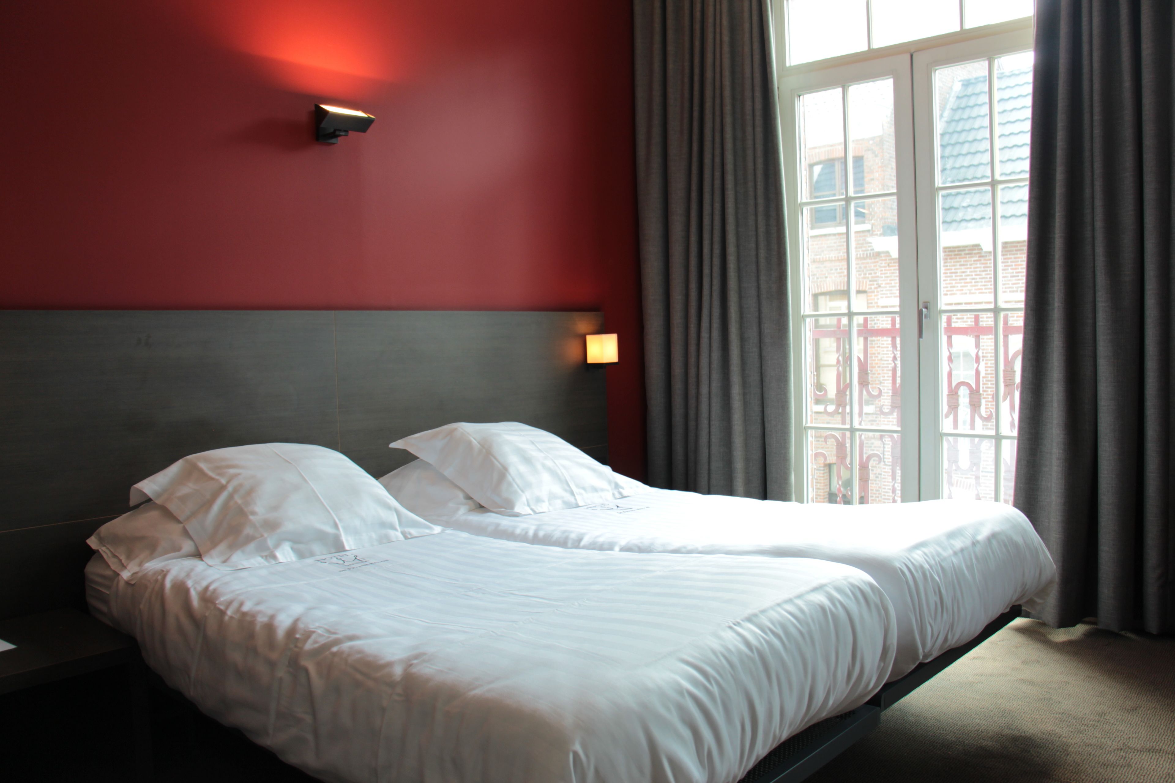 Safe på rommet, skrivebord, lydisolert og wi-fi (inkludert)