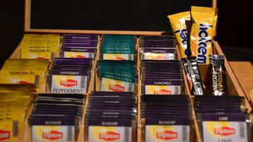Exhibición de cajas de té Lipton en diferentes sabores.