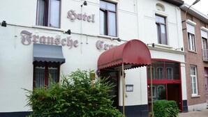 A building with a sign reading "Hotel Francke." - Hotel De Franse Kroon (Diest)