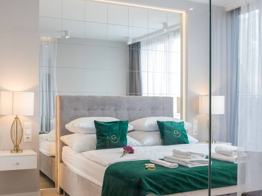 Apartamento Deluxe, 1 cama de matrimonio con sofá cama, accesible para personas con discapacidad | Cortinas opacas y sistema de insonorización