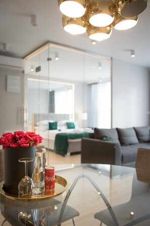 Deluxe Apartment, 1 Queen Bed with Sofa bed, Accessible | Blackout curtains, soundproofing, iron/ironing board, travel cot - GA Luxury Apartments Masarska 45 (Kraków)