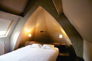 Ropa de cama hipoalergénica, escritorio y cortinas blackout 