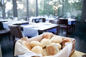 Daily buffet breakfast for a fee
