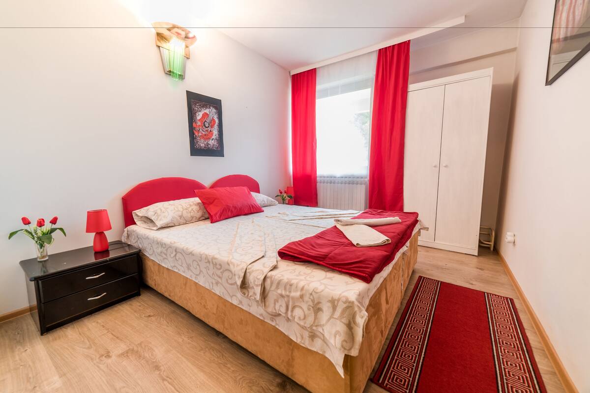 Basic Single Room, Shared Bathroom | In-room safe, individually decorated, individually furnished, free WiFi