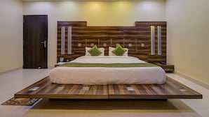 Deluxe Room, 1 King Bed, Non Smoking | Desk, iron/ironing board (on request), WiFi (free), bed sheets - Treebo Archie Regency (Ranchi)