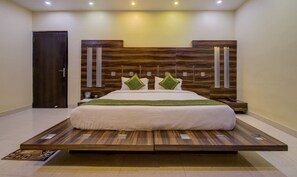 华丽客房, 1 张特大床, 无烟房 | 办公桌、熨斗/熨板、免费 WiFi、床单